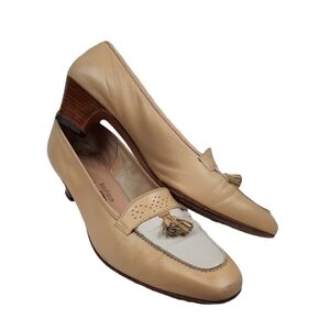 Salvatore Ferragamo Boutique Tassled Loafer Pump Shoe Cream White Size 8‎